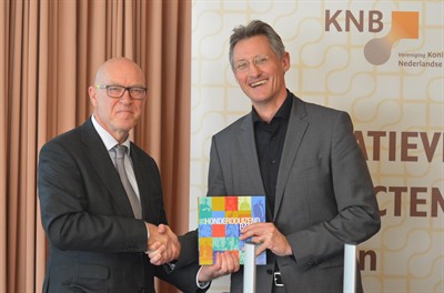 overhandiging boek